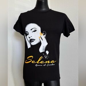 Selena Tee